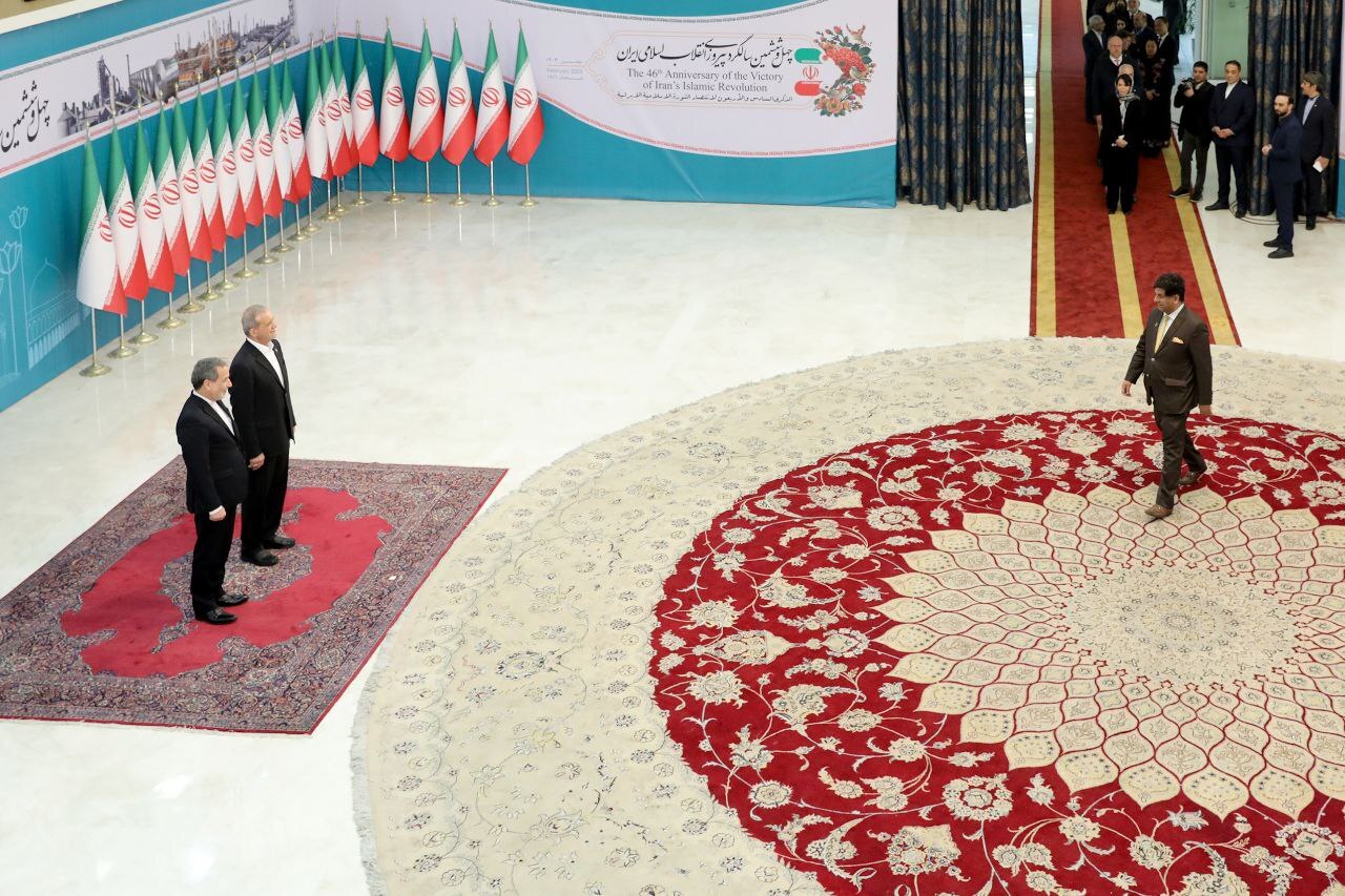 عکس/ تبریک سفرای کشور‌های اسلامی به مناسبت سالگرد پیروزی انقلاب