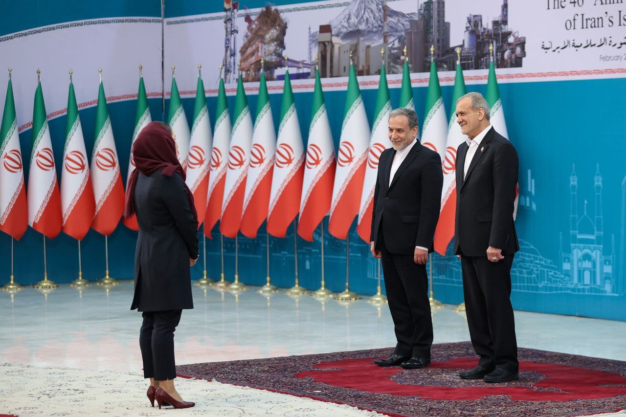 عکس/ تبریک سفرای کشور‌های اسلامی به مناسبت سالگرد پیروزی انقلاب