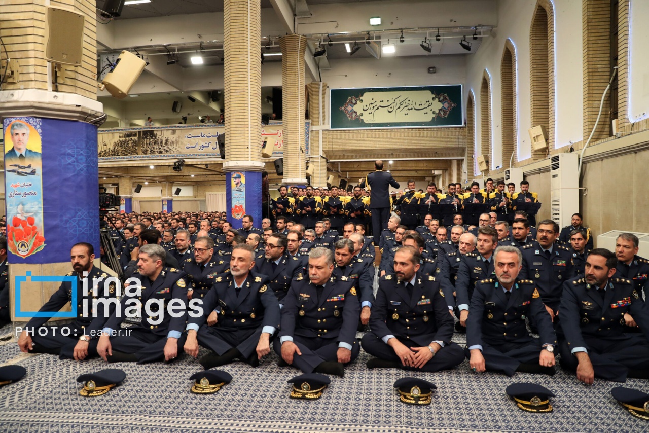 تصاویر: دیدار جمعی از فرماندهان نیروی هوایی و پدافند هوایی ارتش با مقام معظم رهبری