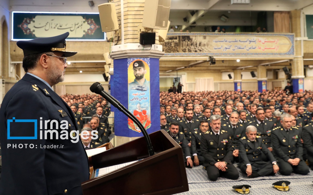 تصاویر: دیدار جمعی از فرماندهان نیروی هوایی و پدافند هوایی ارتش با مقام معظم رهبری