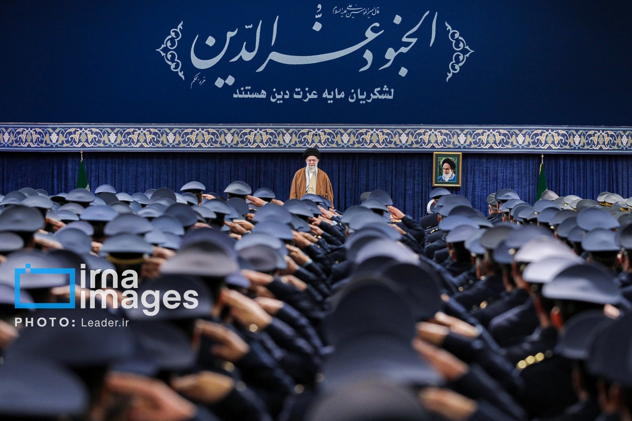 تصاویر: دیدار جمعی از فرماندهان نیروی هوایی و پدافند هوایی ارتش با مقام معظم رهبری