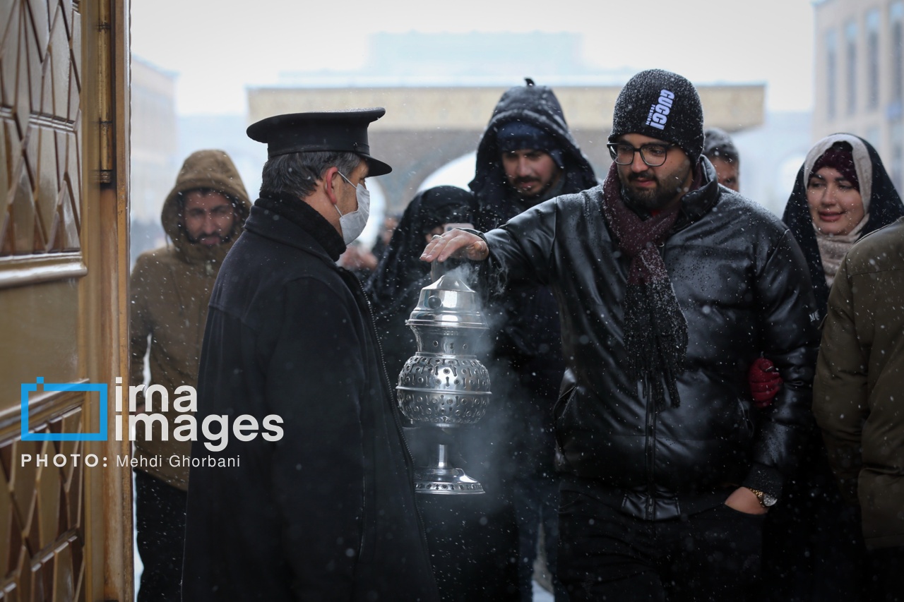 تصاویر:بارش برف در حرم امام رضا (ع)