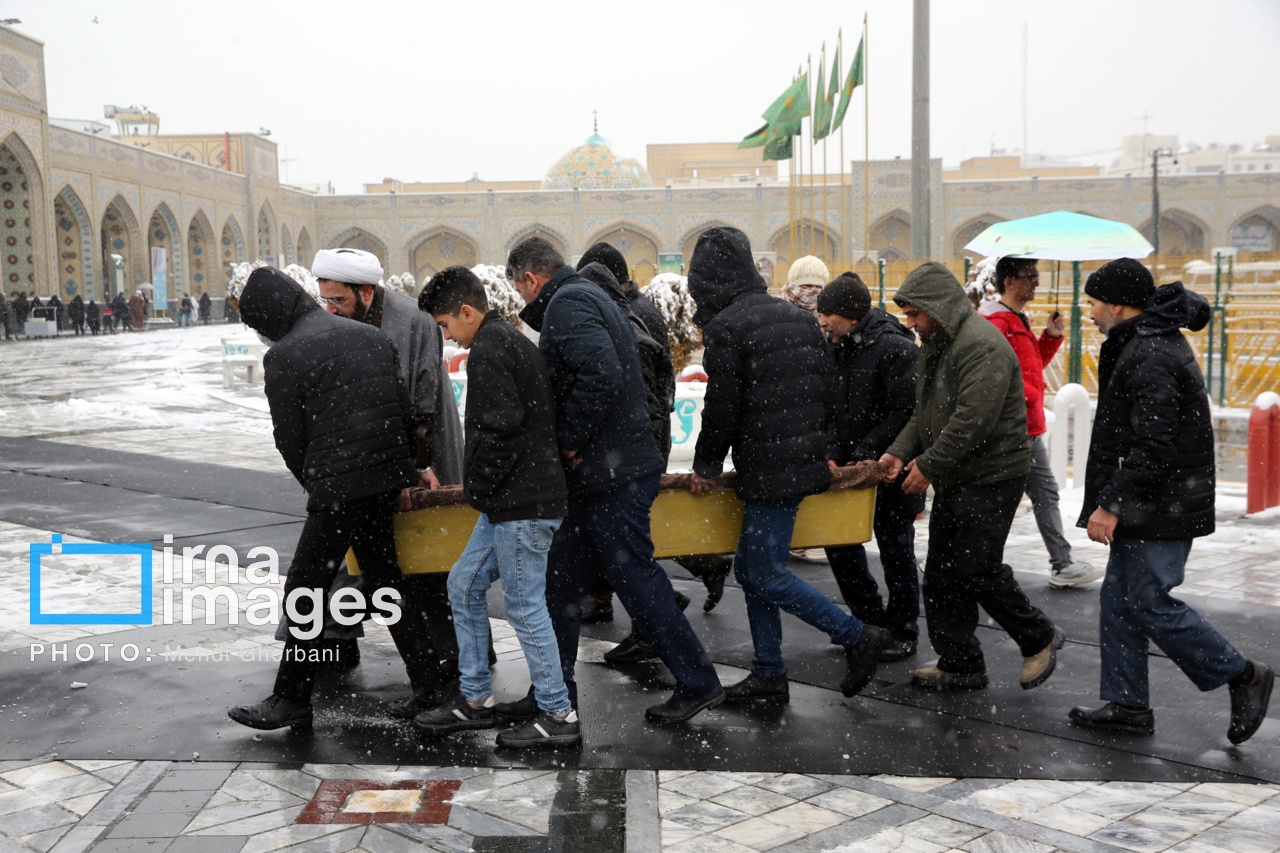 تصاویر:بارش برف در حرم امام رضا (ع)