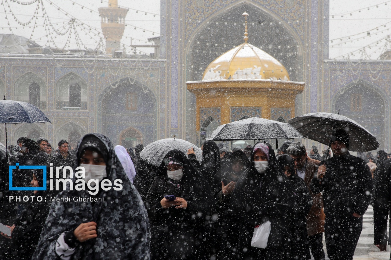 تصاویر:بارش برف در حرم امام رضا (ع)