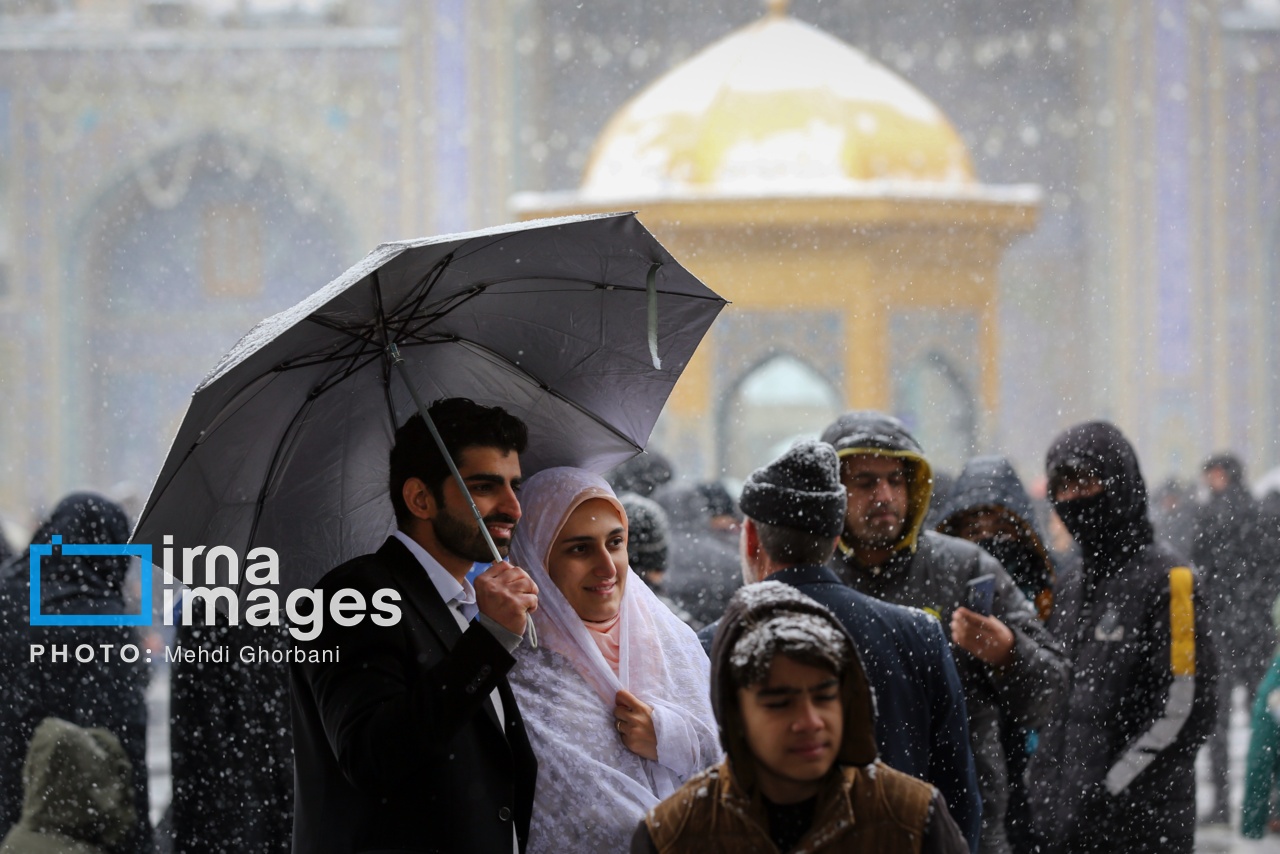 تصاویر:بارش برف در حرم امام رضا (ع)