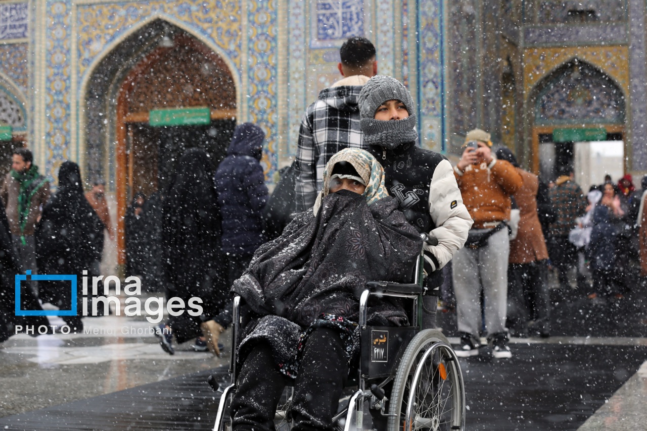 تصاویر:بارش برف در حرم امام رضا (ع)