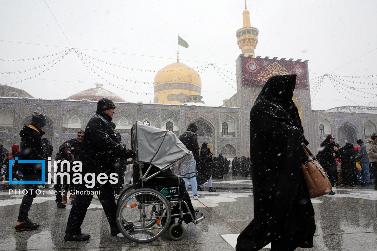 تصاویر:بارش برف در حرم امام رضا (ع)