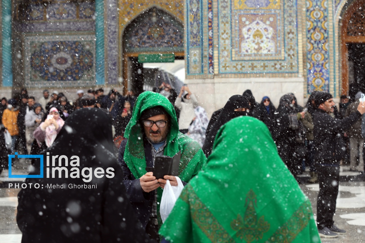 تصاویر:بارش برف در حرم امام رضا (ع)