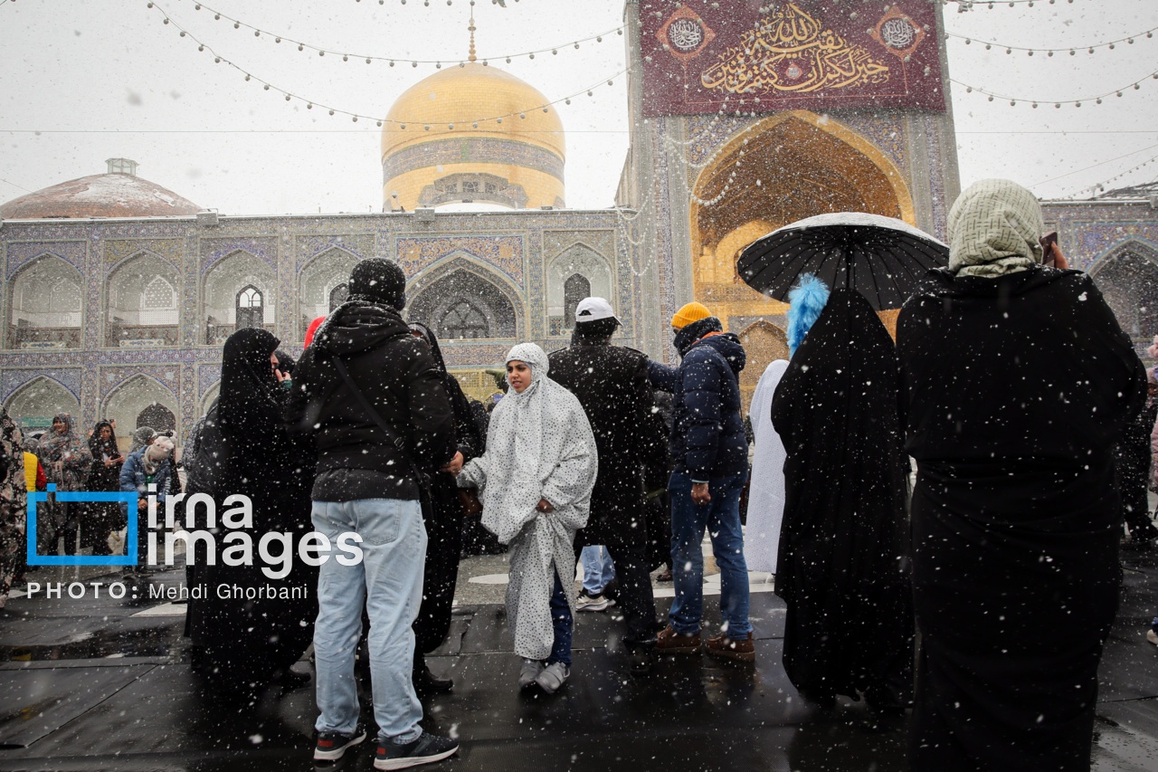تصاویر:بارش برف در حرم امام رضا (ع)