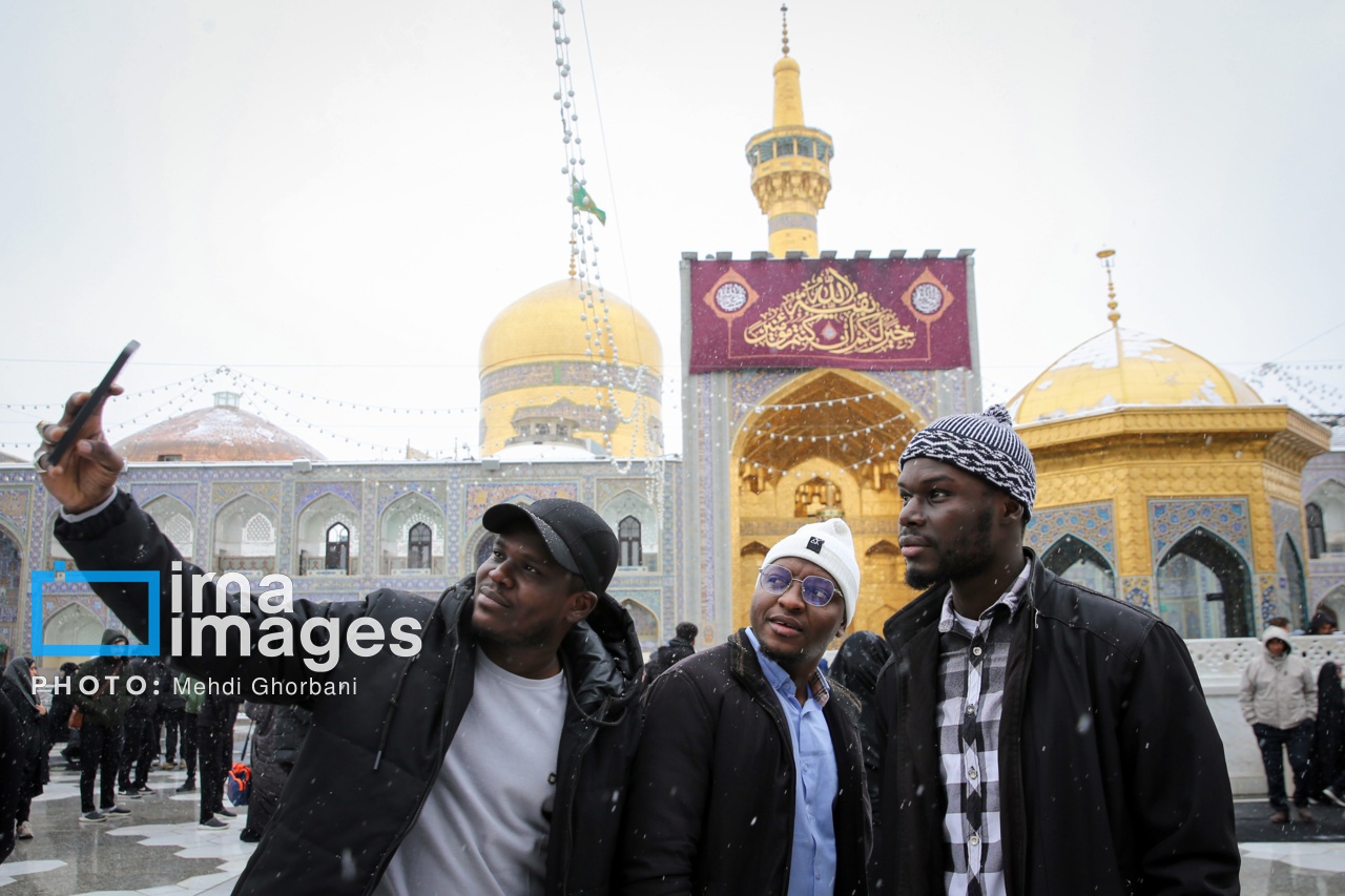 تصاویر:بارش برف در حرم امام رضا (ع)