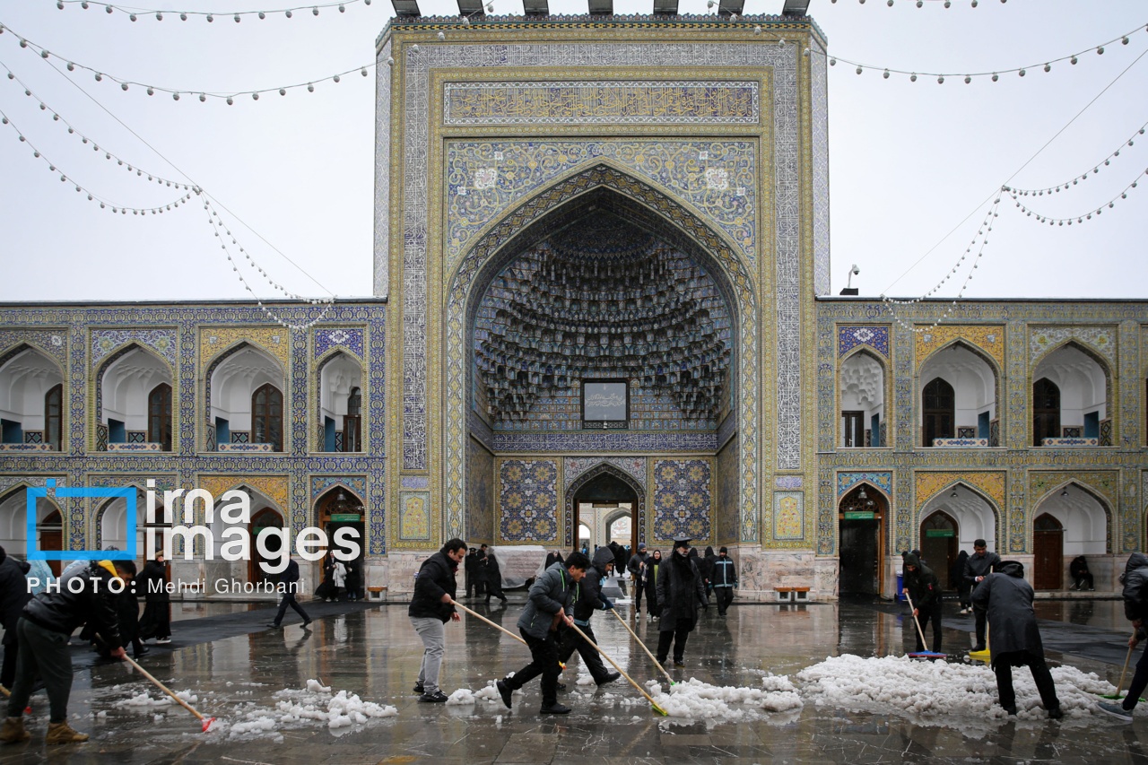 تصاویر:بارش برف در حرم امام رضا (ع)