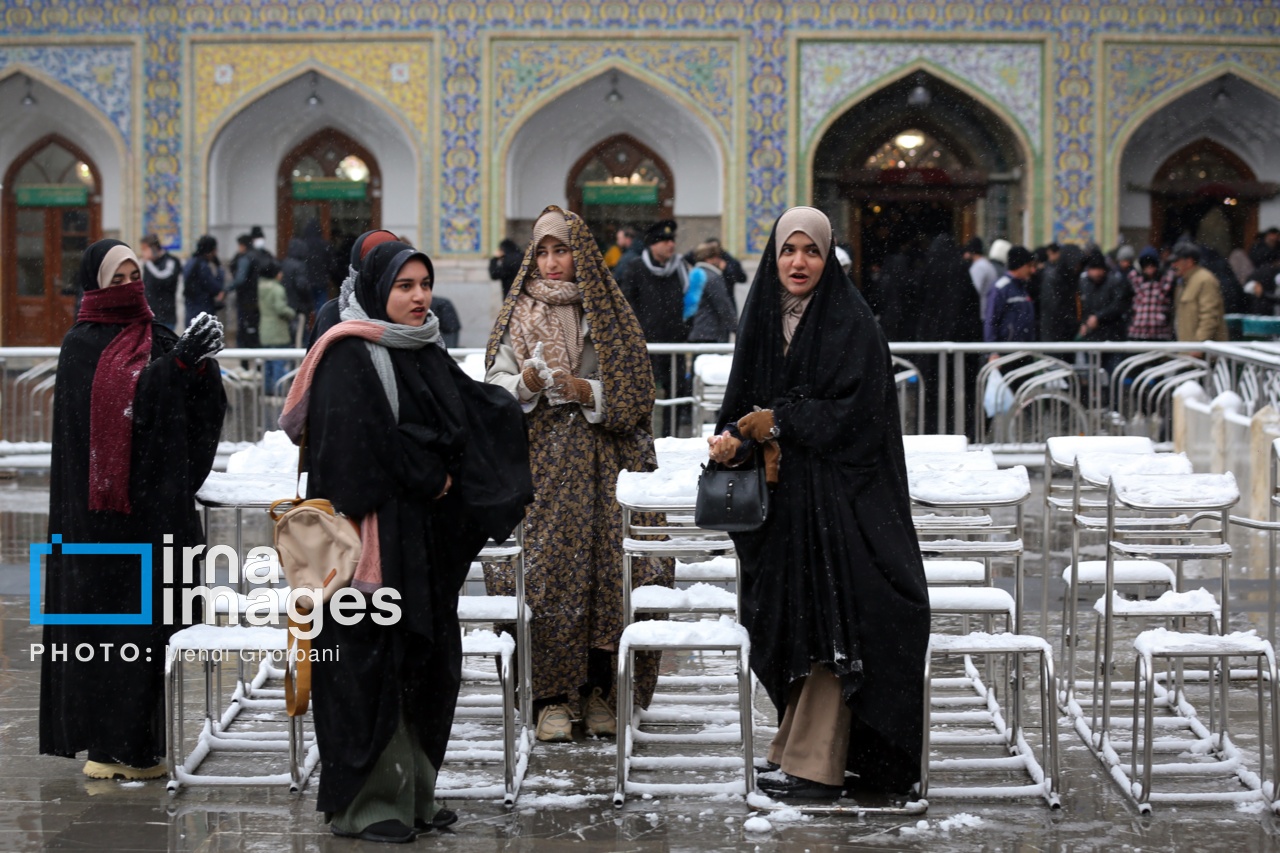 تصاویر:بارش برف در حرم امام رضا (ع)