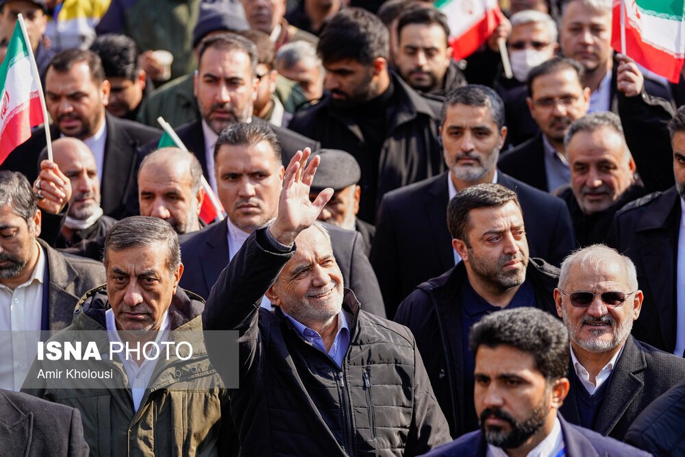 تصاویر:  حضور مسئولین در راهپیمایی ۲۲ بهمن - تهران