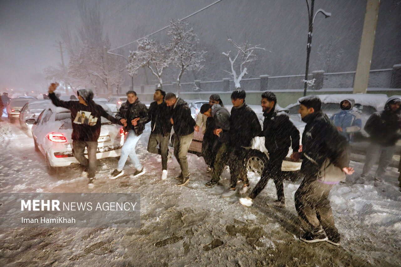 تصاویر: بارش سنگین برف در همدان