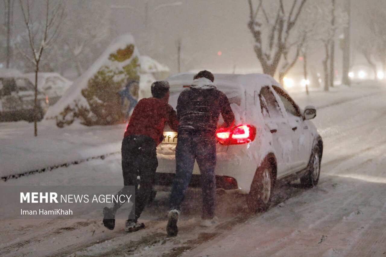 تصاویر: بارش سنگین برف در همدان