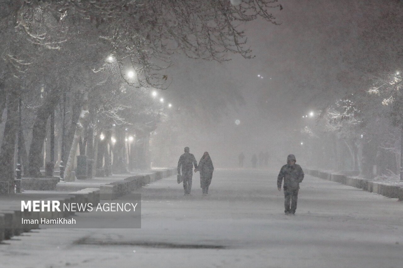 تصاویر: بارش سنگین برف در همدان