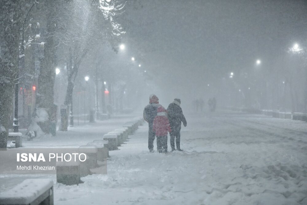 تصاویر: بارش سنگین برف در همدان