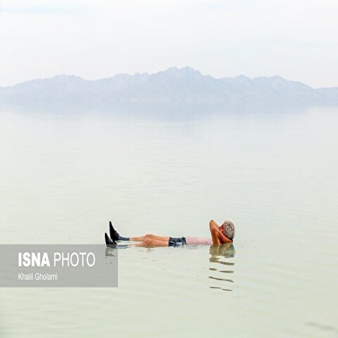 تصاویر: تفریح در بخش پرآب دریاچه ارومیه
