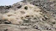 ویدیو / لحظۀ ریزش کوه در جادۀ قاضی‌خان - بدره در استان ایلام