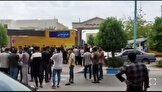 فارس: در جریان تعقیب و گریز پلیس و یک خودرو، پلیس به سمت لاستیک خودرو شلیک می‌کند، اما تیر‌ها به یکی از سرنشینان برخورد و باعث فوت او می‌شود / مردم در مقابل فرمانداری بندرعباس در اعتراض به این حادثه‌ تجمع کردند