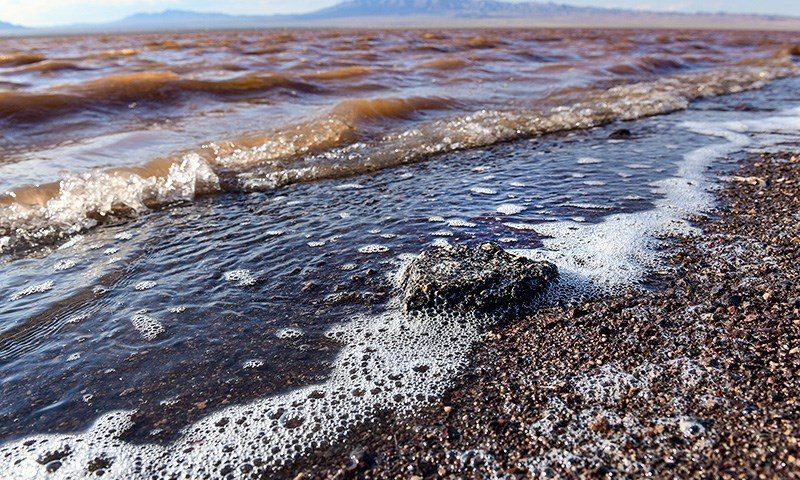 محیط زیست قم: اگر دریاچه نمک قم آسیب ببیند، کانون گردوغبار و ریزگردها در منطقه فعال خواهد شد