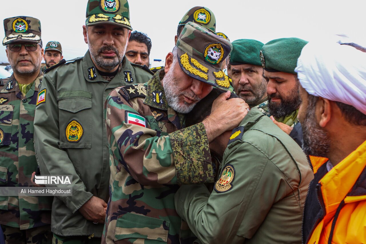 تصاویر: مراحل پایانی امدادرسانی به حادثه سقوط بالگرد رئیس جمهوری و انتقال پیکر شهدا