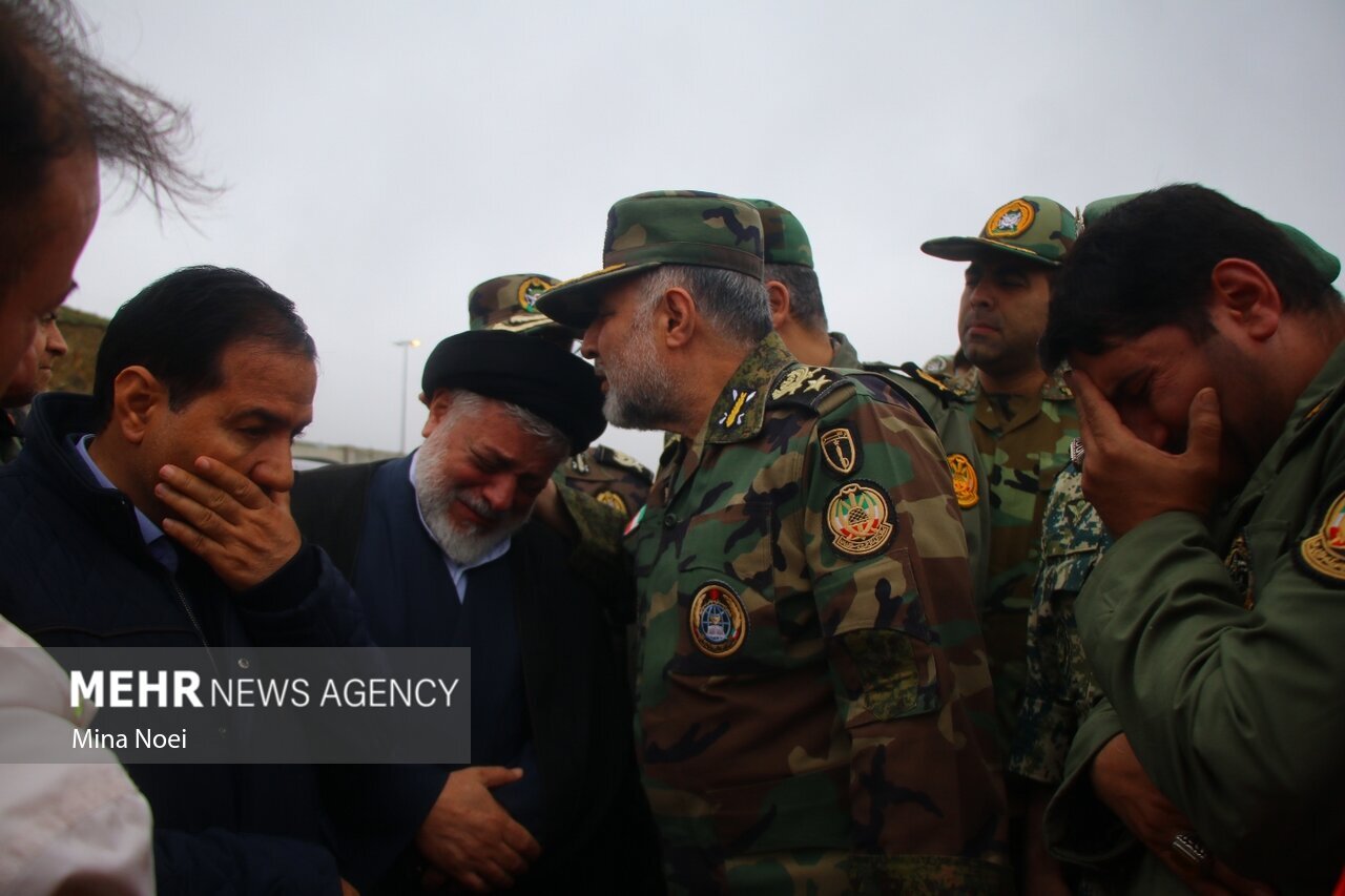 تصاویر: مراحل پایانی امدادرسانی به حادثه سقوط بالگرد رئیس جمهوری و انتقال پیکر شهدا