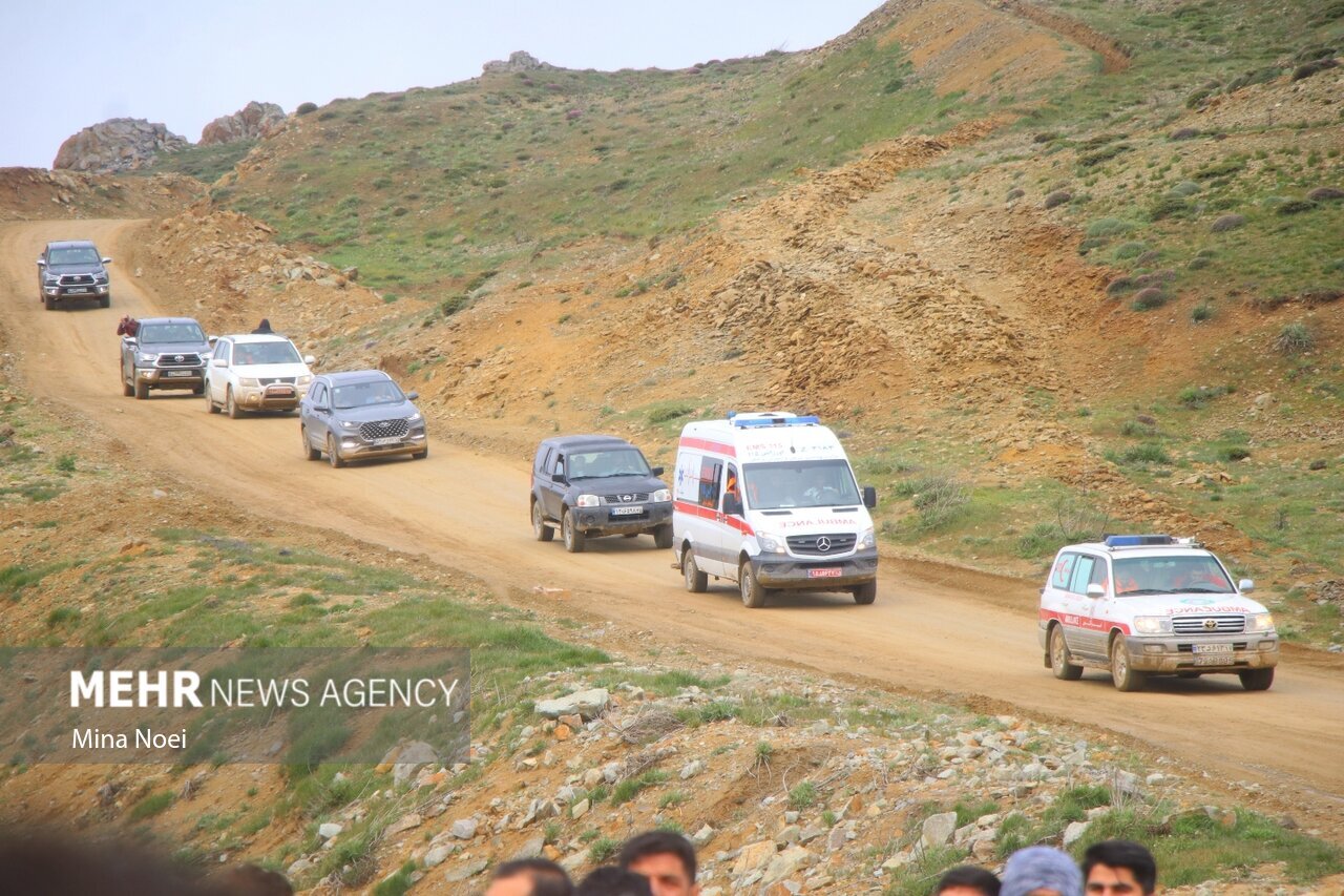 تصاویر: مراحل پایانی امدادرسانی به حادثه سقوط بالگرد رئیس جمهوری و انتقال پیکر شهدا