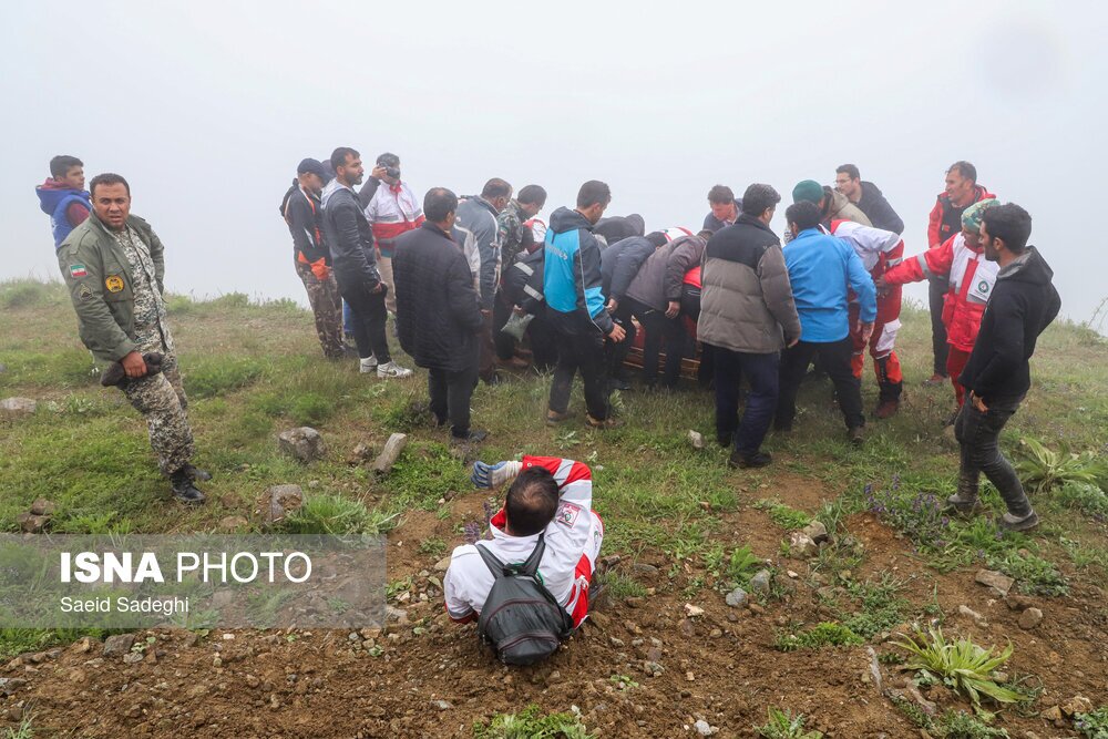 تصاویر: مراحل پایانی امدادرسانی به حادثه سقوط بالگرد رئیس جمهوری و انتقال پیکر شهدا