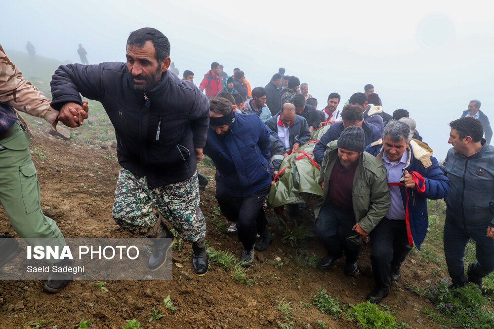 تصاویر: مراحل پایانی امدادرسانی به حادثه سقوط بالگرد رئیس جمهوری و انتقال پیکر شهدا