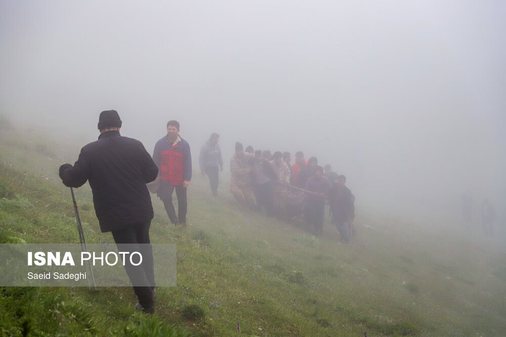تصاویر: مراحل پایانی امدادرسانی به حادثه سقوط بالگرد رئیس جمهوری و انتقال پیکر شهدا