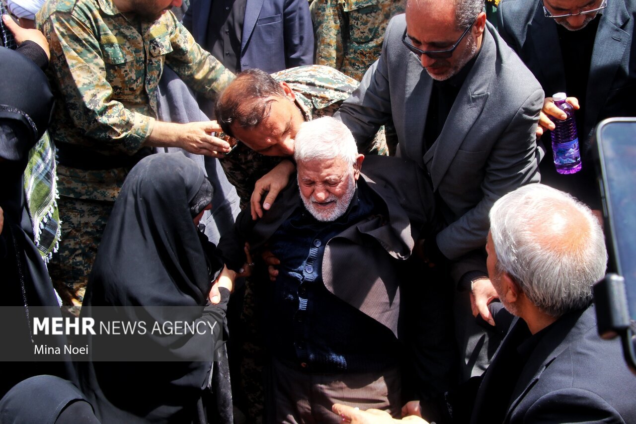 تصاویر: تشییع و خاکسپاری شهید مالک رحمتی، استاندار آذربایجان‌ شرقی