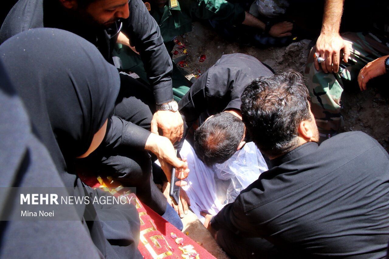 تصاویر: تشییع و خاکسپاری شهید مالک رحمتی، استاندار آذربایجان‌ شرقی