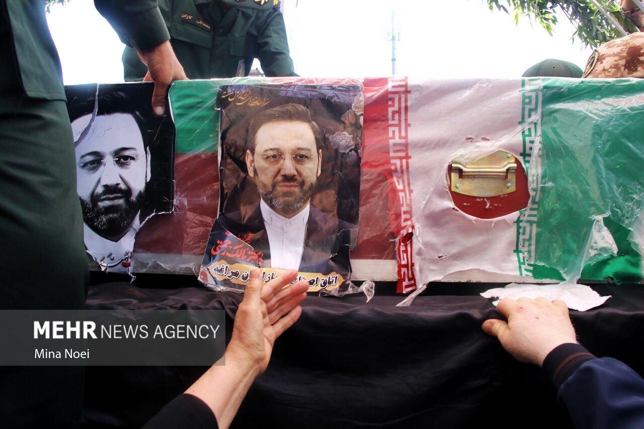 تصاویر: تشییع و خاکسپاری شهید مالک رحمتی، استاندار آذربایجان‌ شرقی