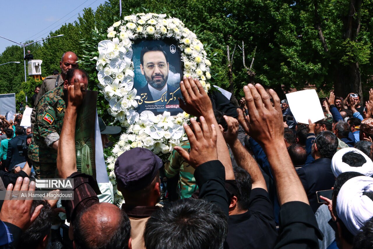 تصاویر: تشییع و خاکسپاری شهید مالک رحمتی، استاندار آذربایجان‌ شرقی