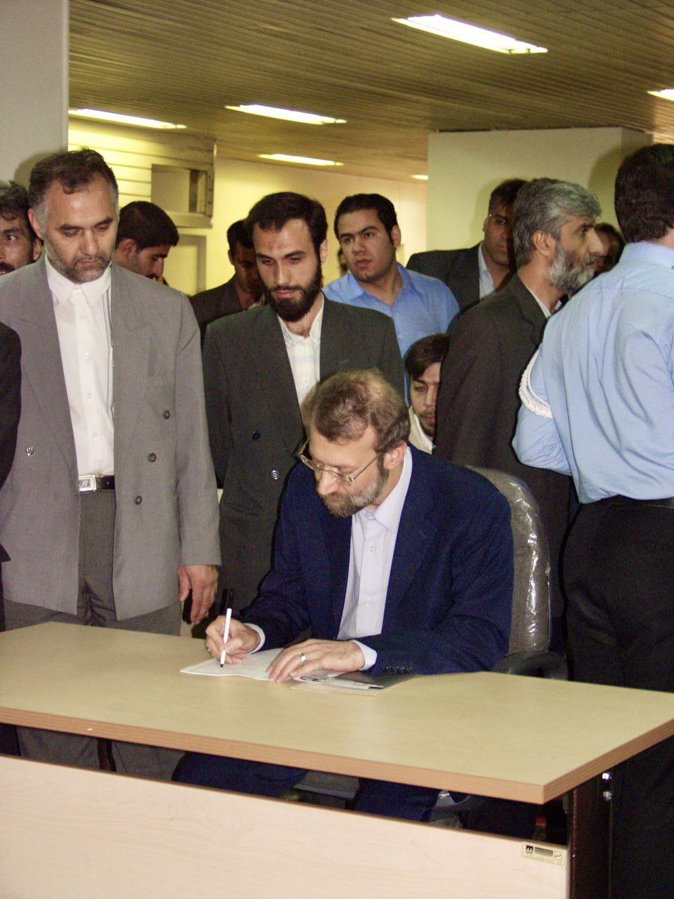 تصاویر: ثبت نام انتخاباتی ۱۳۸۴؛ حضور علی لاریجانی در وزارت کشور