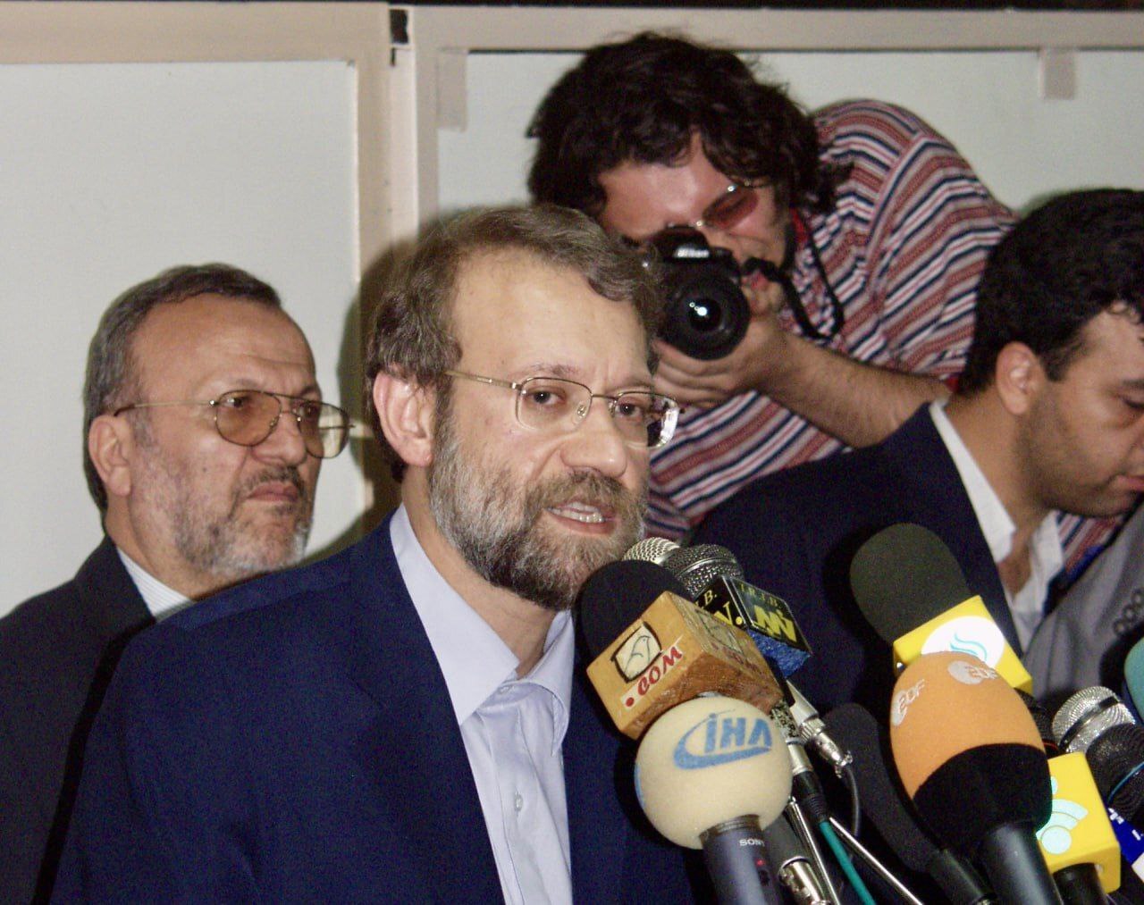 تصاویر: ثبت نام انتخاباتی ۱۳۸۴؛ حضور علی لاریجانی در وزارت کشور