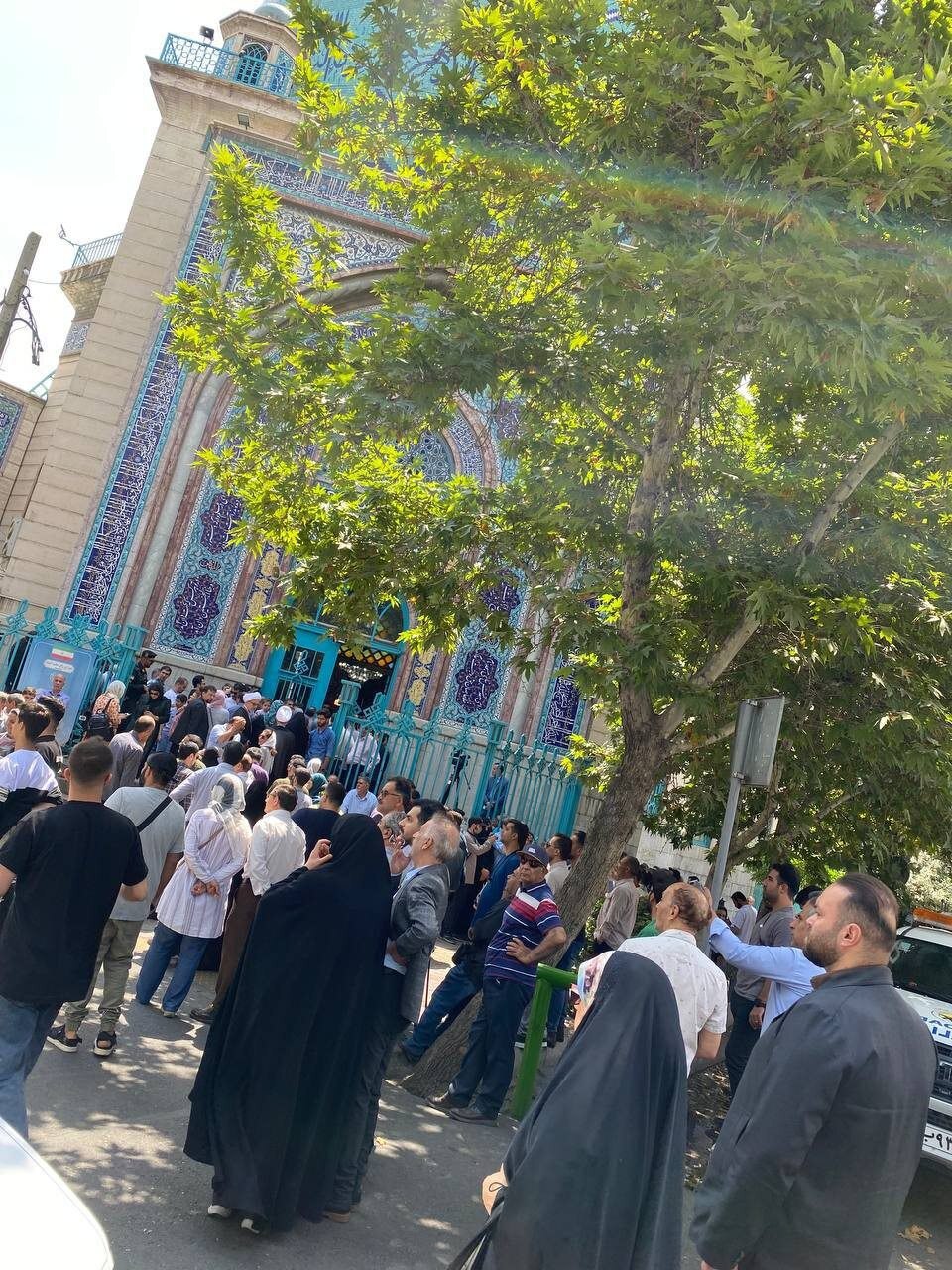 تصاویر: صف انتخاباتی حسینیه ارشاد