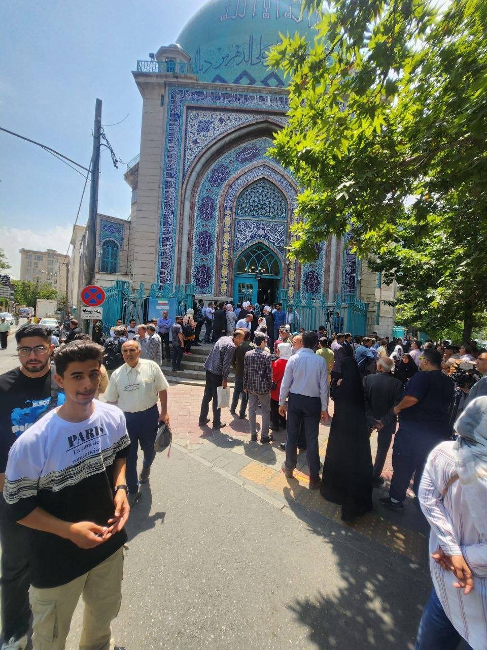 تصاویر: صف انتخاباتی حسینیه ارشاد