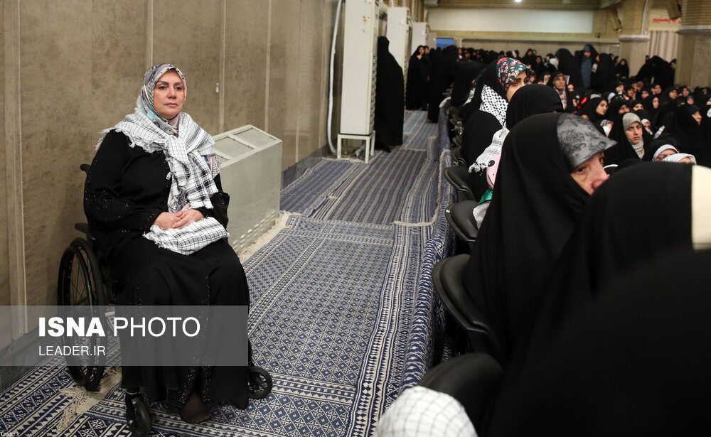 تصاویر: دیدار پیشکسوتان و فعالان دفاع مقدس و مقاومت با رهبر انقلاب