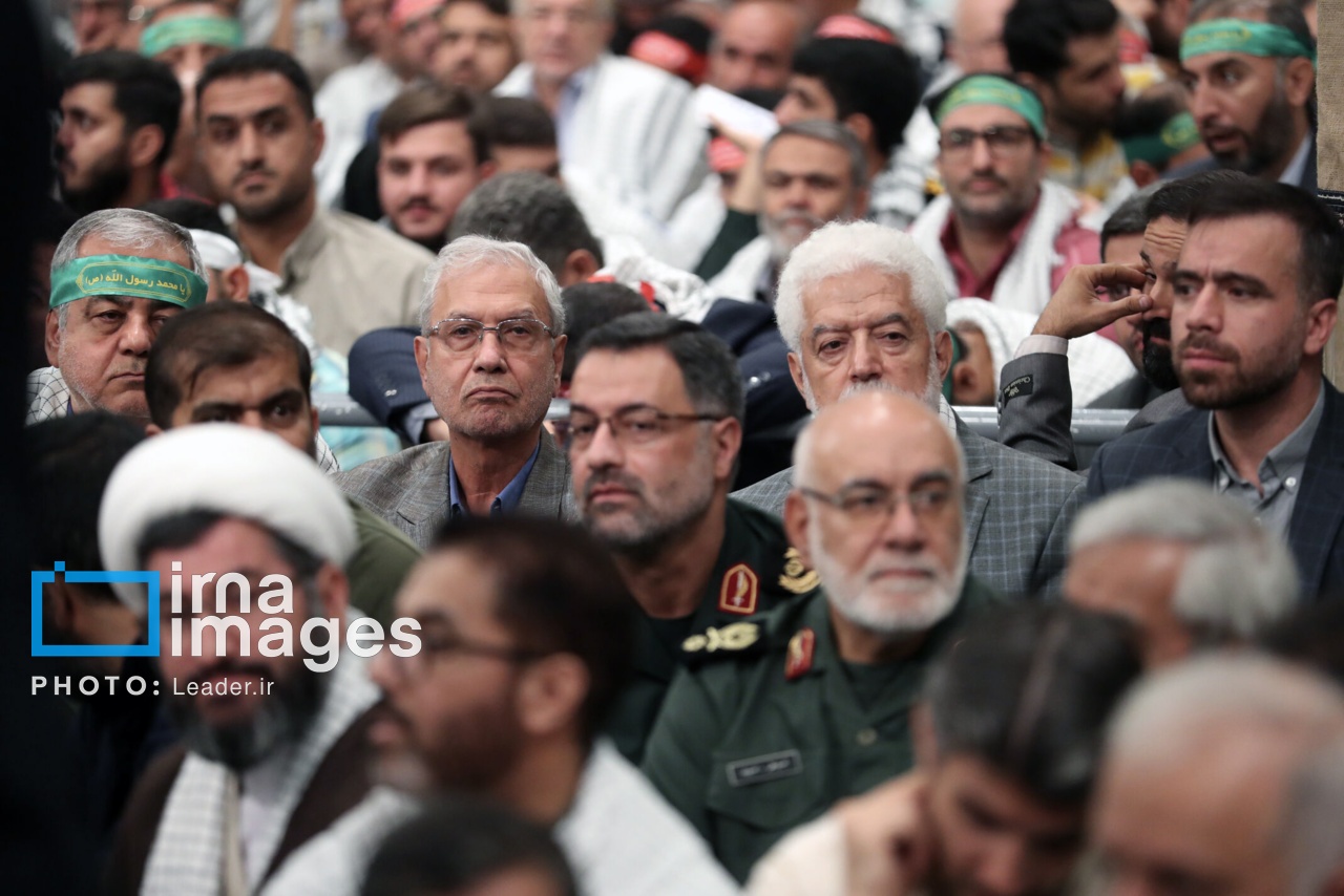 تصاویر: دیدار پیشکسوتان و فعالان دفاع مقدس و مقاومت با رهبر انقلاب