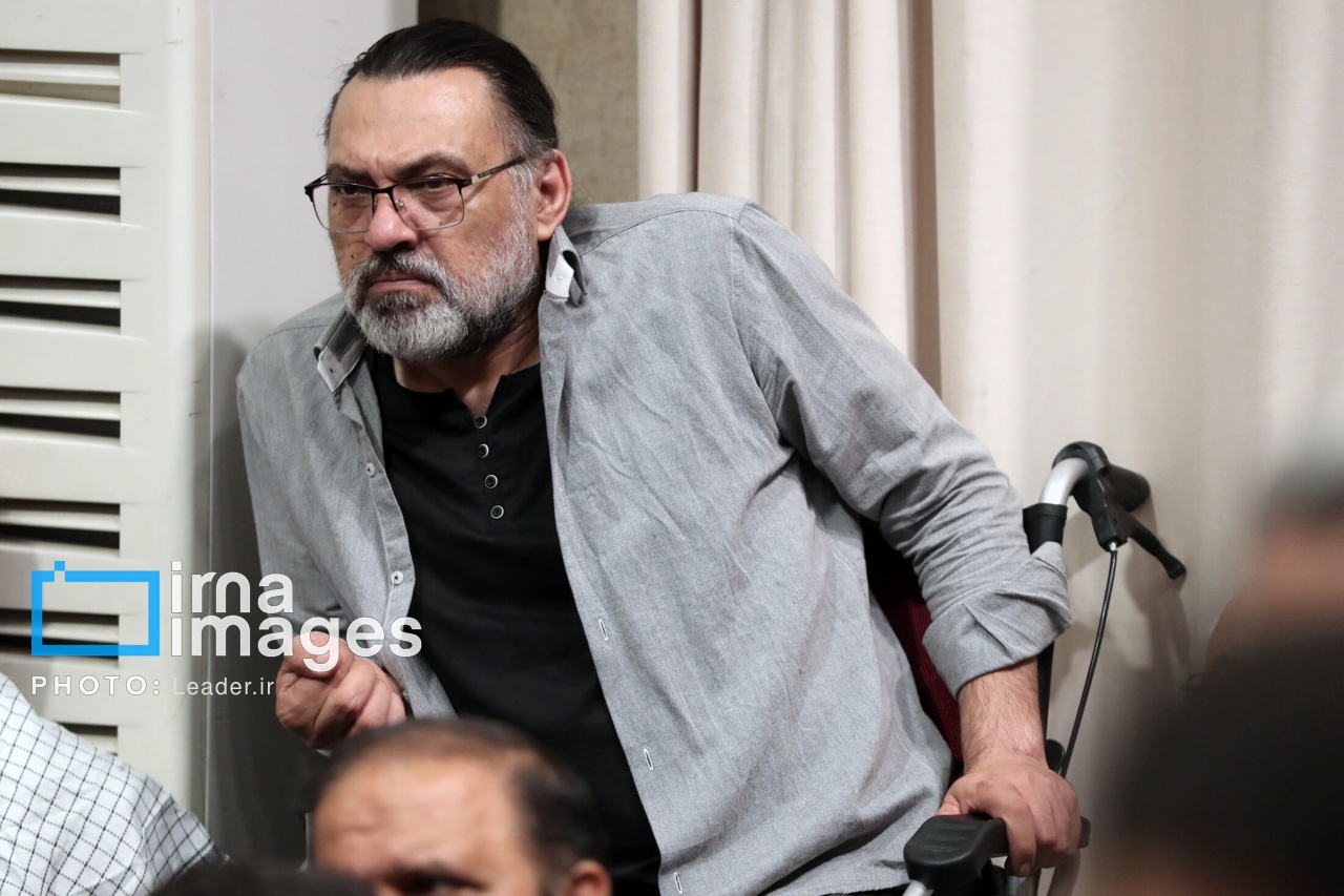 تصاویر: دیدار پیشکسوتان و فعالان دفاع مقدس و مقاومت با رهبر انقلاب