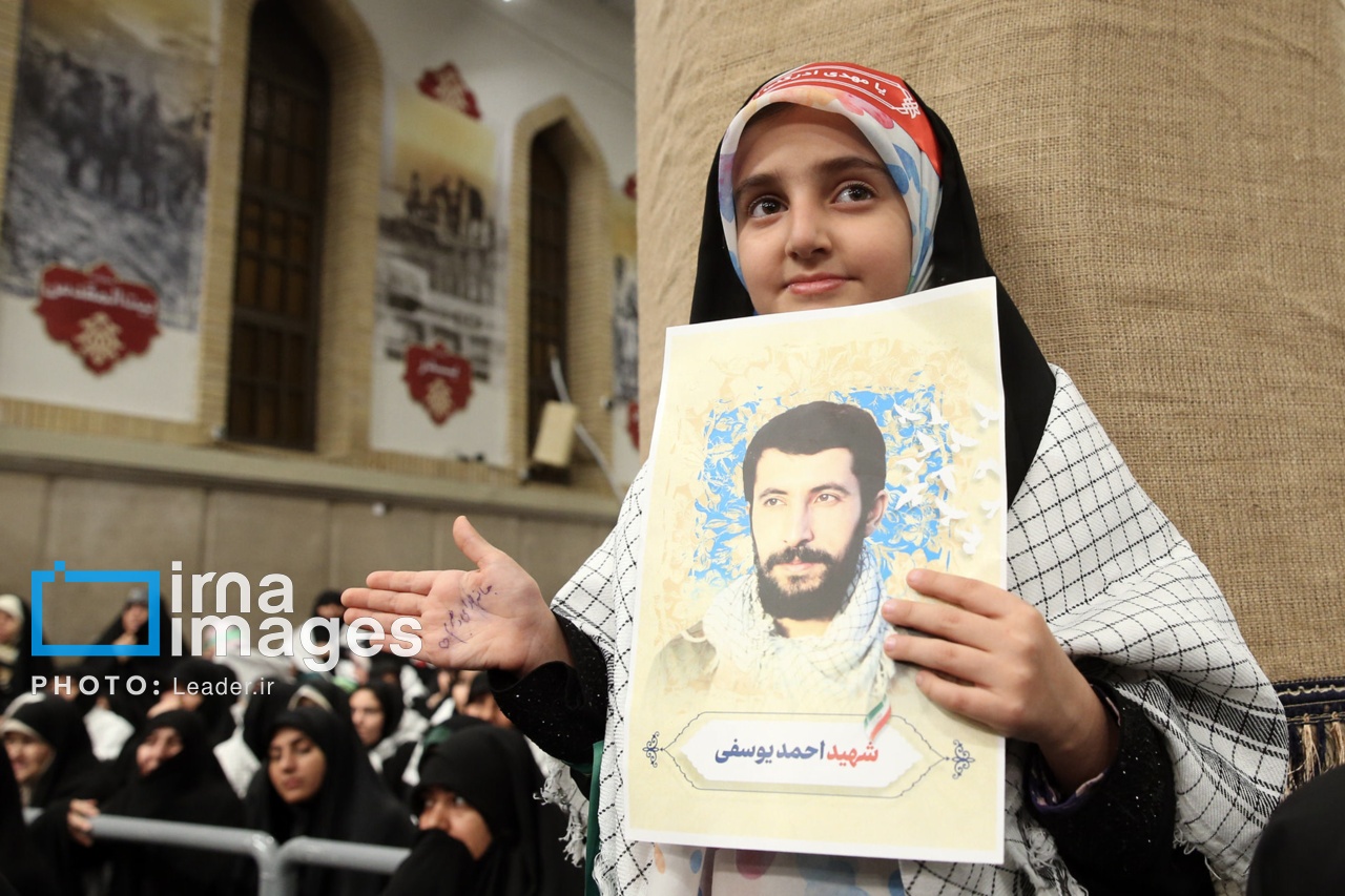 تصاویر: دیدار پیشکسوتان و فعالان دفاع مقدس و مقاومت با رهبر انقلاب