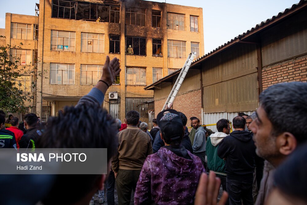 تصاویر: حریق انبار مواد شیمیایی در ناصرخسرو