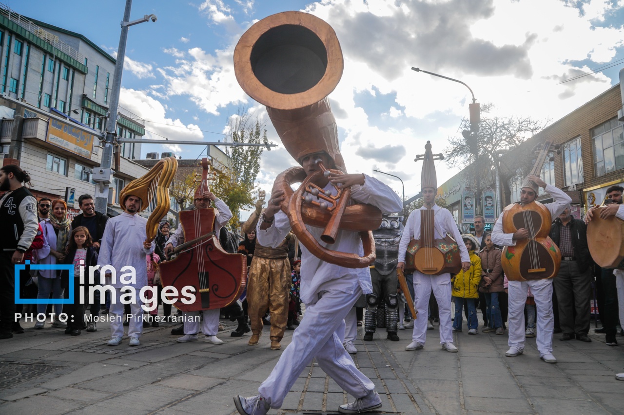 تصاویر: کارناوال عروسکی جشنواره تئاتر کردستان