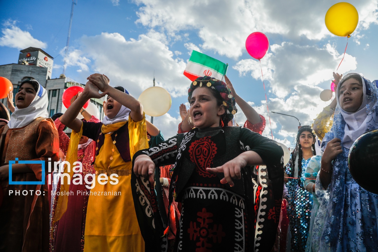 تصاویر: کارناوال عروسکی جشنواره تئاتر کردستان