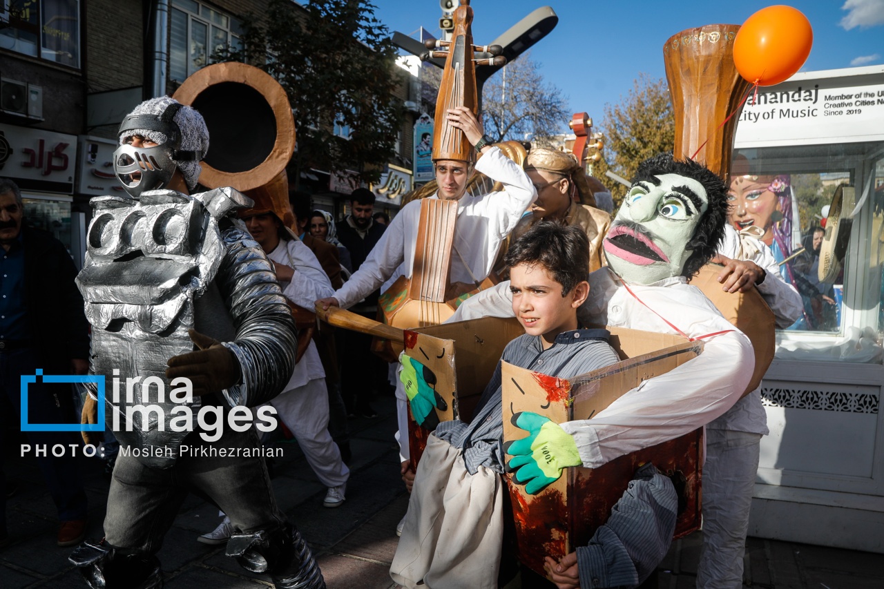 تصاویر: کارناوال عروسکی جشنواره تئاتر کردستان