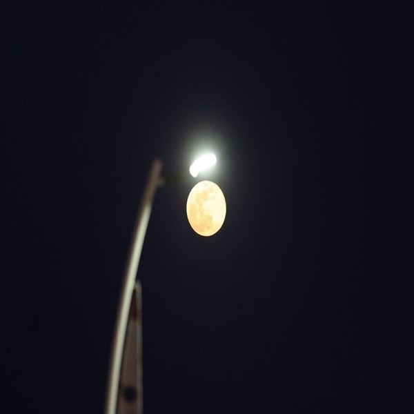 تصاویر: طلوع ابر ماه گرگ، درخشان‌ترین ماه کامل سال