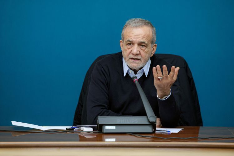 پزشکیان: برخی جریانات رسانه‌ای و صاحبان تریبون‌های رسمی به‌صورت بی‌امان در حال تخریب دولت و زیر سؤال بردن طرح بزرگ اقتصادی در حال اجرا در اصلاح نظام یارانه‌ای هستند / این در حالی است که تقریباً تمام بخش‌های حاکمیت کاملاً بر درستی تصمیم دولت صحه گذاشته‌اند