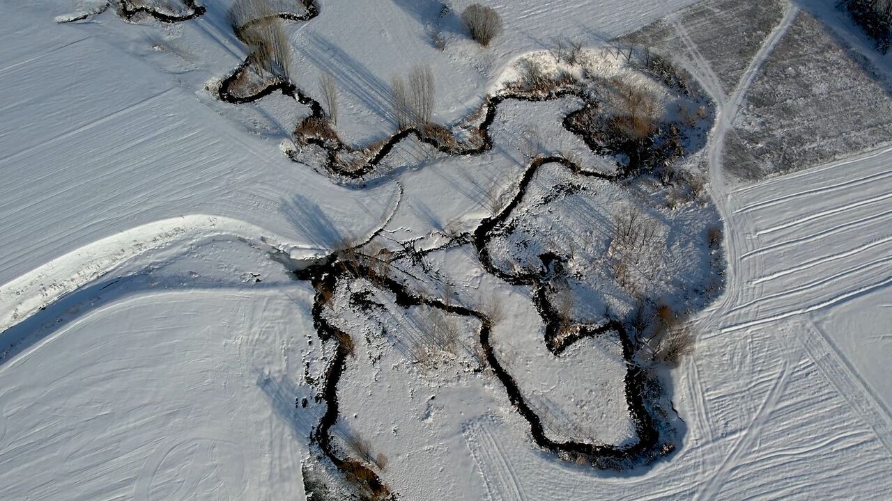 ارتفاع برف در گردنه «گله بادوش» الیگودرز به یک متر رسید